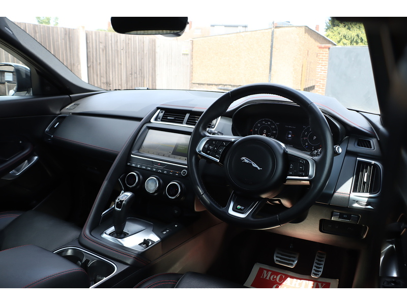 Jaguar 2.0 P200 CHEQUERED FLAG SUV 5DR PETROL AWD AUTO PAN ROOF HEATED SEATS SAT NAV BLUETOOTH APPLE CARPLAY REAR CAMERA PARKING AIDS 2 OWNERS 41000 MILES SH 72-74 Mitcham Road