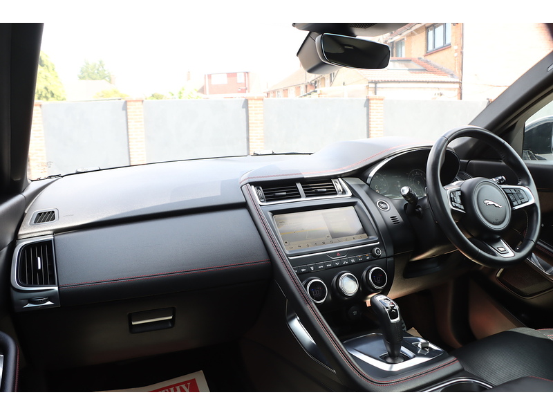 Jaguar 2.0 P200 CHEQUERED FLAG SUV 5DR PETROL AWD AUTO PAN ROOF HEATED SEATS SAT NAV BLUETOOTH APPLE CARPLAY REAR CAMERA PARKING AIDS 2 OWNERS 41000 MILES SH 72-74 Mitcham Road