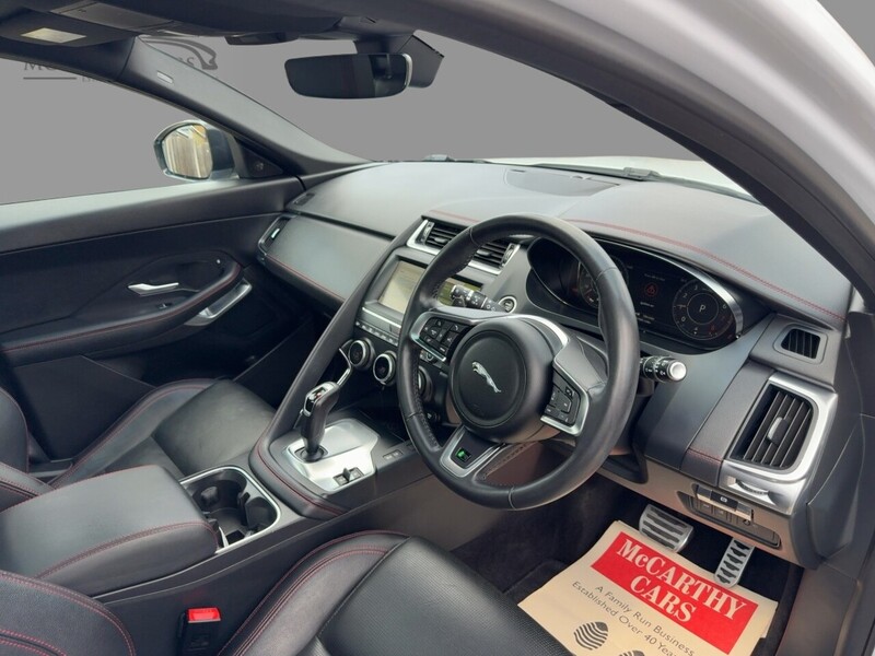 Jaguar 2.0 P200 CHEQUERED FLAG SUV 5DR PETROL AWD AUTO PAN ROOF HEATED SEATS SAT NAV BLUETOOTH APPLE CARPLAY REAR CAMERA PARKING AIDS 2 OWNERS 41000 MILES SH 72-74 Mitcham Road