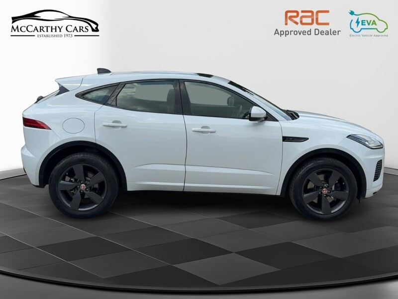 Jaguar 2.0 P200 CHEQUERED FLAG SUV 5DR PETROL AWD AUTO PAN ROOF HEATED SEATS SAT NAV BLUETOOTH APPLE CARPLAY REAR CAMERA PARKING AIDS 2 OWNERS 41000 MILES SH 72-74 Mitcham Road