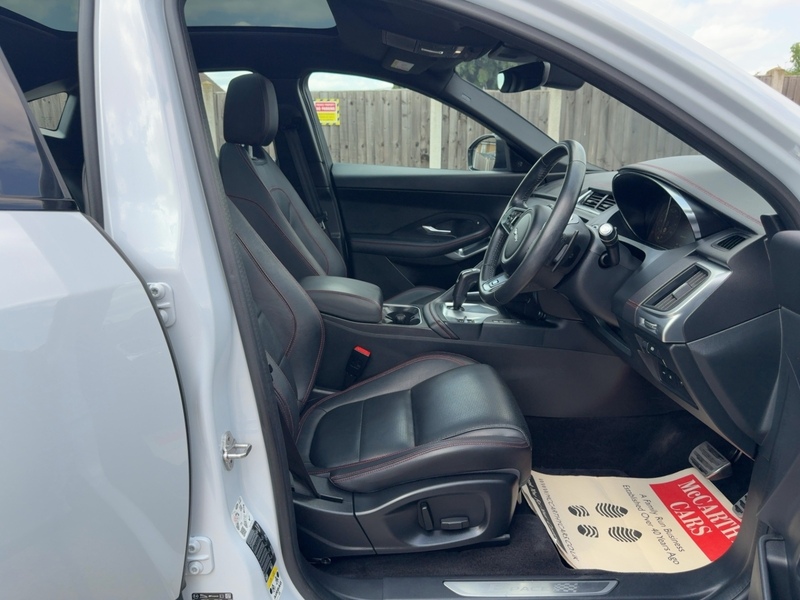 Jaguar 2.0 P200 CHEQUERED FLAG SUV 5DR PETROL AWD AUTO PAN ROOF HEATED SEATS SAT NAV BLUETOOTH APPLE CARPLAY REAR CAMERA PARKING AIDS 2 OWNERS 41000 MILES SH 72-74 Mitcham Road
