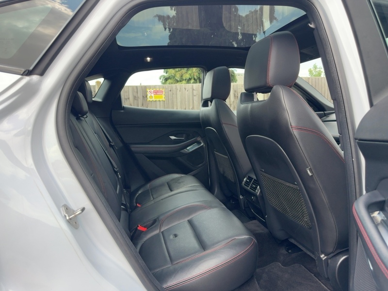 Jaguar 2.0 P200 CHEQUERED FLAG SUV 5DR PETROL AWD AUTO PAN ROOF HEATED SEATS SAT NAV BLUETOOTH APPLE CARPLAY REAR CAMERA PARKING AIDS 2 OWNERS 41000 MILES SH 72-74 Mitcham Road