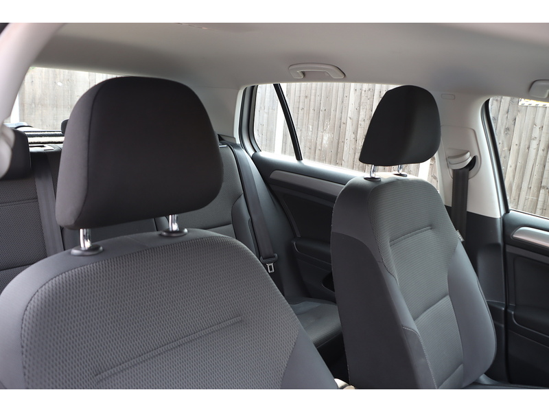 Volkswagen 1.0 TSI MATCH EDITION BLUEMOTION HATCHBACK 5DR PETROL MANUAL HEATED SEATS SAT NAV BLUETOOTH PARKING AIDS SAME OWNER FOR 3 YEARS 79000 MILES SH £20 TAX 92-96 Mitcham Road