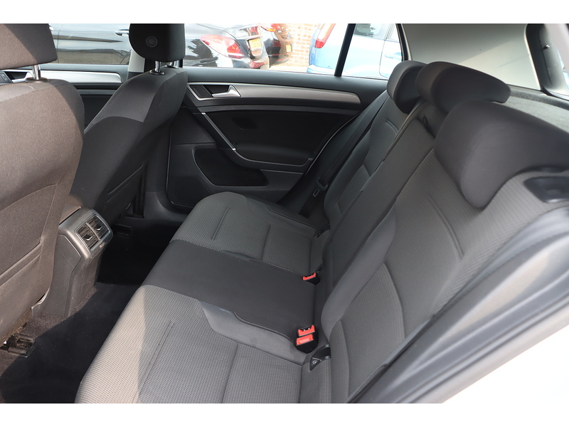 Volkswagen 1.0 TSI MATCH EDITION BLUEMOTION HATCHBACK 5DR PETROL MANUAL HEATED SEATS SAT NAV BLUETOOTH PARKING AIDS SAME OWNER FOR 3 YEARS 79000 MILES SH £20 TAX 92-96 Mitcham Road