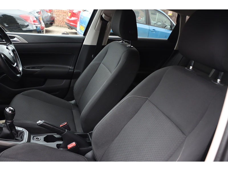 Volkswagen 1.0 TSI SE HATCHBACK 5DR PETROL MANUAL SATNAV BLUETOOTH DAB STEREO APPLE CARPLAY PARKING AIDS JUST 2 OWNERS SAME OWNER FOR 5 YEARS ONLY 74000 MILES SH 72-74 Mitcham Road