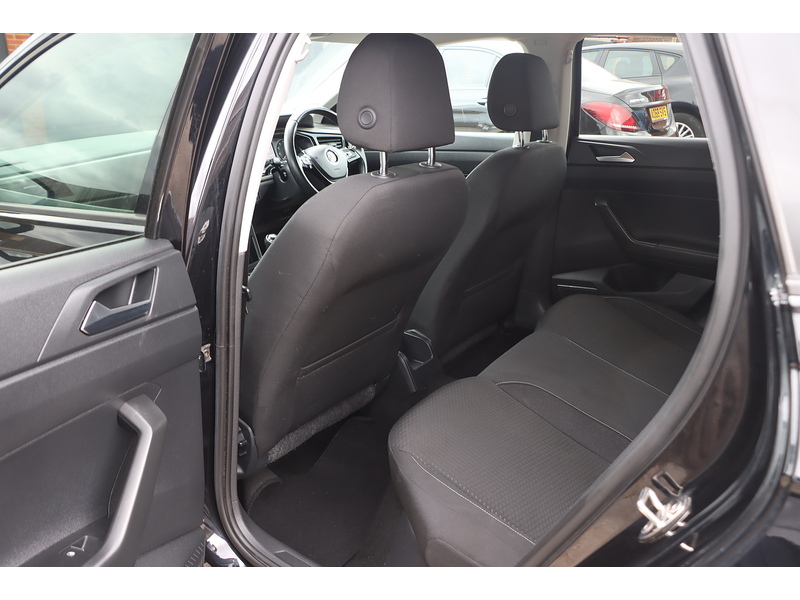 Volkswagen 1.0 TSI SE HATCHBACK 5DR PETROL MANUAL SATNAV BLUETOOTH DAB STEREO APPLE CARPLAY PARKING AIDS JUST 2 OWNERS SAME OWNER FOR 5 YEARS ONLY 74000 MILES SH 72-74 Mitcham Road