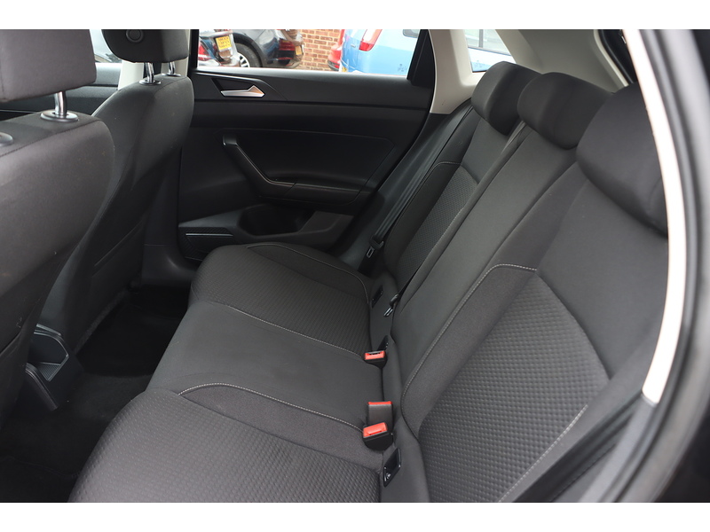 Volkswagen 1.0 TSI SE HATCHBACK 5DR PETROL MANUAL SATNAV BLUETOOTH DAB STEREO APPLE CARPLAY PARKING AIDS JUST 2 OWNERS SAME OWNER FOR 5 YEARS ONLY 74000 MILES SH 72-74 Mitcham Road