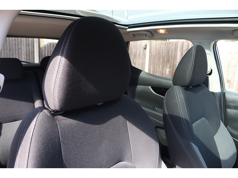 Nissan 1.3 DIG-T N-CONNECTA SUV 5DR PETROL DCT AUTO PAN ROOF SAT NAV BLUETOOTH DAB STEREO APPLE CARPLAY REAR CAMERA PARKING AIDS 2 OWNERS ONLY 68000 MILES SH 72-74 Mitcham Road