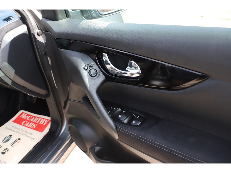 Nissan 1.3 DIG-T N-CONNECTA SUV 5DR PETROL DCT AUTO PAN ROOF SAT NAV BLUETOOTH DAB STEREO APPLE CARPLAY REAR CAMERA PARKING AIDS 2 OWNERS ONLY 68000 MILES SH 72-74 Mitcham Road