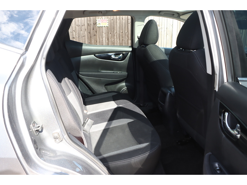 Nissan 1.3 DIG-T N-CONNECTA SUV 5DR PETROL DCT AUTO PAN ROOF SAT NAV BLUETOOTH DAB STEREO APPLE CARPLAY REAR CAMERA PARKING AIDS 2 OWNERS ONLY 68000 MILES SH 72-74 Mitcham Road