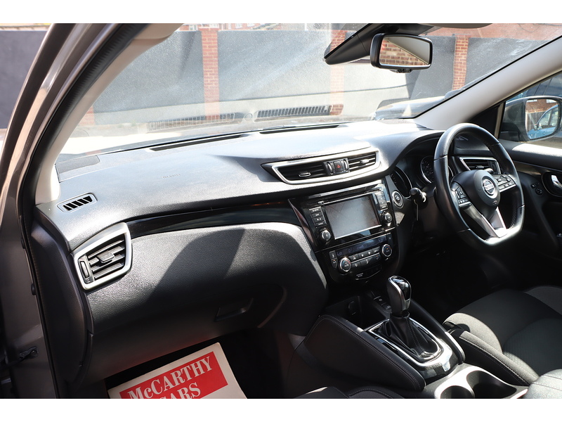 Nissan 1.3 DIG-T N-CONNECTA SUV 5DR PETROL DCT AUTO PAN ROOF SAT NAV BLUETOOTH DAB STEREO APPLE CARPLAY REAR CAMERA PARKING AIDS 2 OWNERS ONLY 68000 MILES SH 72-74 Mitcham Road