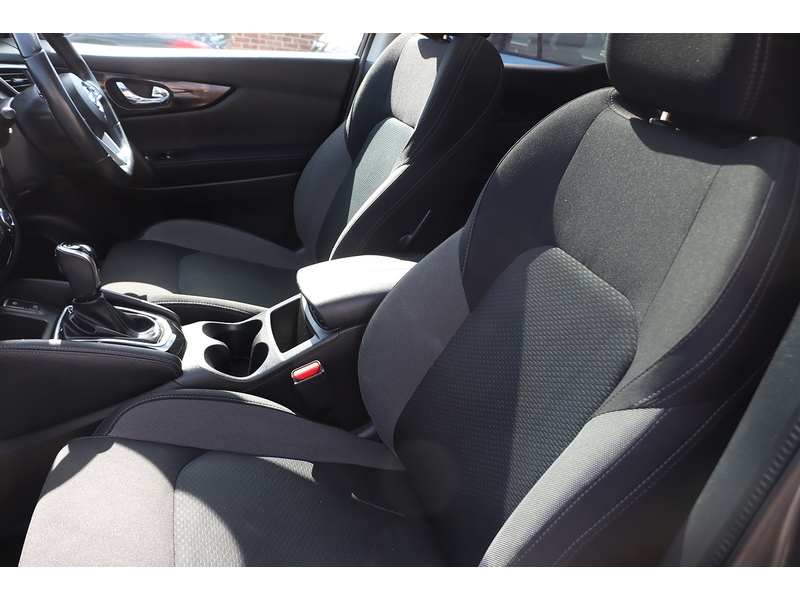 Nissan 1.3 DIG-T N-CONNECTA SUV 5DR PETROL DCT AUTO PAN ROOF SAT NAV BLUETOOTH DAB STEREO APPLE CARPLAY REAR CAMERA PARKING AIDS 2 OWNERS ONLY 68000 MILES SH 72-74 Mitcham Road