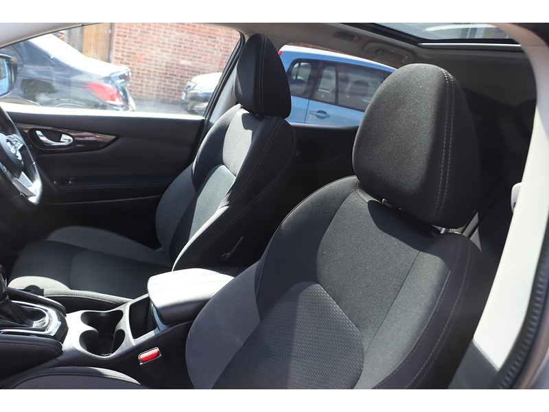 Nissan 1.3 DIG-T N-CONNECTA SUV 5DR PETROL DCT AUTO PAN ROOF SAT NAV BLUETOOTH DAB STEREO APPLE CARPLAY REAR CAMERA PARKING AIDS 2 OWNERS ONLY 68000 MILES SH 72-74 Mitcham Road
