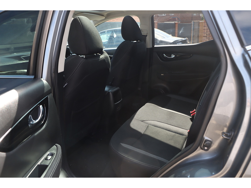 Nissan 1.3 DIG-T N-CONNECTA SUV 5DR PETROL DCT AUTO PAN ROOF SAT NAV BLUETOOTH DAB STEREO APPLE CARPLAY REAR CAMERA PARKING AIDS 2 OWNERS ONLY 68000 MILES SH 72-74 Mitcham Road