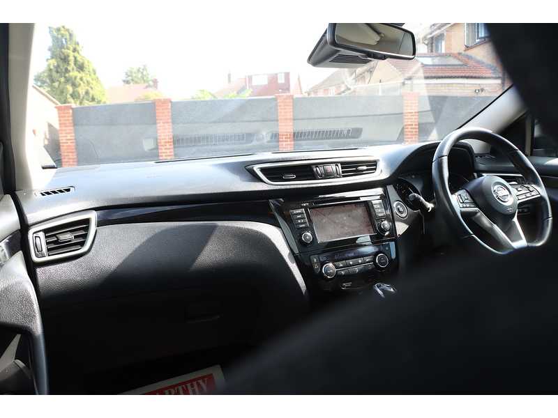 Nissan 1.3 DIG-T N-CONNECTA SUV 5DR PETROL DCT AUTO PAN ROOF SAT NAV BLUETOOTH DAB STEREO APPLE CARPLAY REAR CAMERA PARKING AIDS 2 OWNERS ONLY 68000 MILES SH 72-74 Mitcham Road