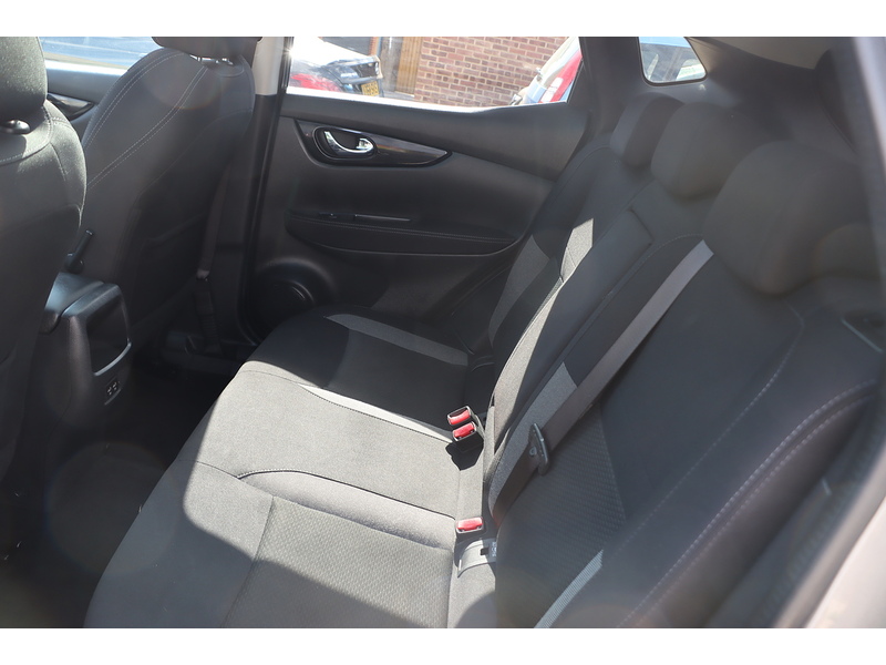 Nissan 1.3 DIG-T N-CONNECTA SUV 5DR PETROL DCT AUTO PAN ROOF SAT NAV BLUETOOTH DAB STEREO APPLE CARPLAY REAR CAMERA PARKING AIDS 2 OWNERS ONLY 68000 MILES SH 72-74 Mitcham Road