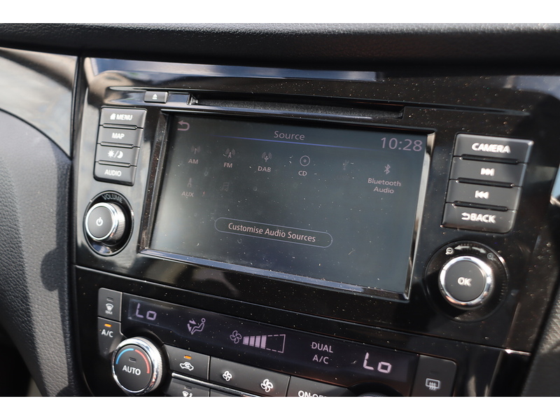 Nissan 1.3 DIG-T N-CONNECTA SUV 5DR PETROL DCT AUTO PAN ROOF SAT NAV BLUETOOTH DAB STEREO APPLE CARPLAY REAR CAMERA PARKING AIDS 2 OWNERS ONLY 68000 MILES SH 72-74 Mitcham Road