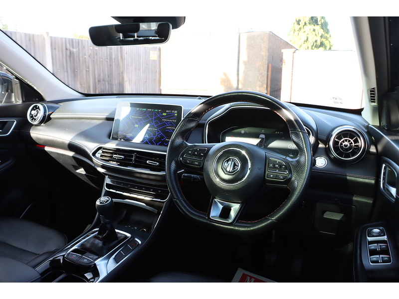 MG 1.5 T-GDI EXCLUSIVE SUV 5DR PETROL MANUAL HEATED SEATS SATNAV BLUETOOTH DAB STEREO APPLE CARPLAY REAR CAMERA PARKING AIDS JUST 1 OWNER 49000 MILES FSH 72-74 Mitcham Road