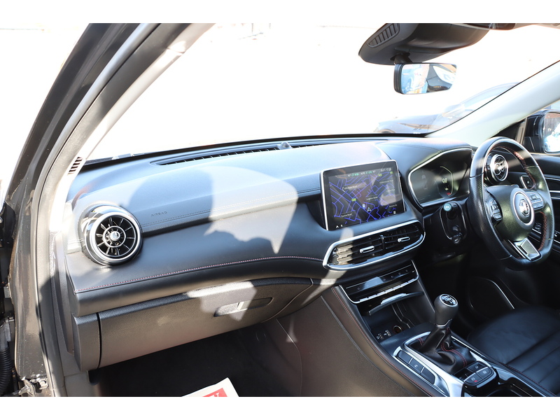MG 1.5 T-GDI EXCLUSIVE SUV 5DR PETROL MANUAL HEATED SEATS SATNAV BLUETOOTH DAB STEREO APPLE CARPLAY REAR CAMERA PARKING AIDS JUST 1 OWNER 49000 MILES FSH 72-74 Mitcham Road
