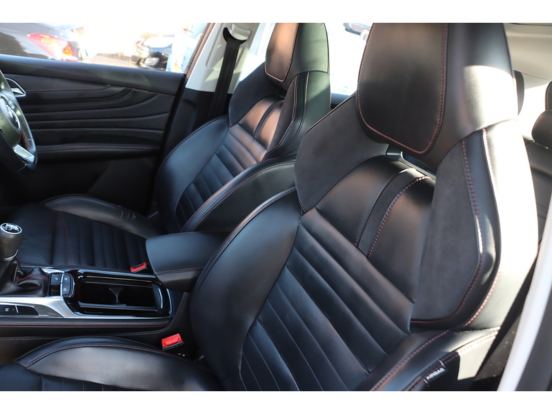 MG 1.5 T-GDI EXCLUSIVE SUV 5DR PETROL MANUAL HEATED SEATS SATNAV BLUETOOTH DAB STEREO APPLE CARPLAY REAR CAMERA PARKING AIDS JUST 1 OWNER 49000 MILES FSH 72-74 Mitcham Road