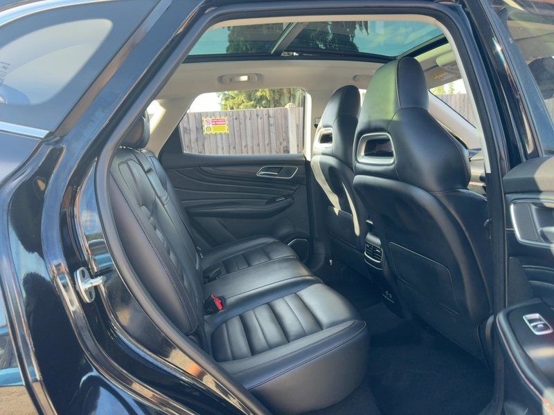 MG 1.5 T-GDI EXCLUSIVE SUV 5DR PETROL MANUAL HEATED SEATS SATNAV BLUETOOTH DAB STEREO APPLE CARPLAY REAR CAMERA PARKING AIDS JUST 1 OWNER 49000 MILES FSH 72-74 Mitcham Road