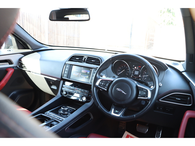 Jaguar 2.0 P250I R-SPORT SUV 5DR PETROL AWD AUTO HEATED SEATS SAT NAV BLUETOOTH DAB STEREO REAR CAMERA PARKING AIDS 2 OWNERS ONLY 66000 MILES FSH 6 SERVICES 72-74 Mitcham Road