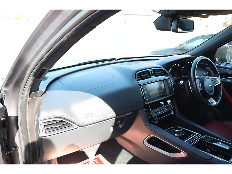 Jaguar 2.0 P250I R-SPORT SUV 5DR PETROL AWD AUTO HEATED SEATS SAT NAV BLUETOOTH DAB STEREO REAR CAMERA PARKING AIDS 2 OWNERS ONLY 66000 MILES FSH 6 SERVICES 72-74 Mitcham Road