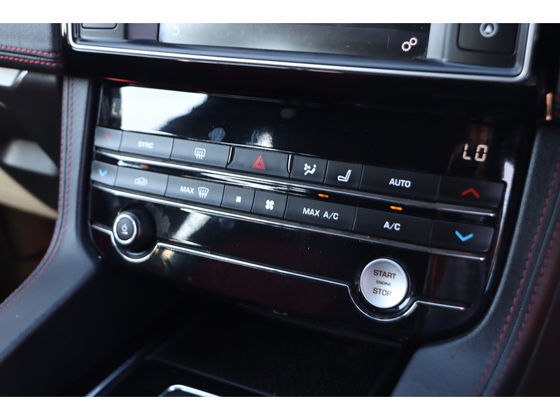 Jaguar 2.0 P250I R-SPORT SUV 5DR PETROL AWD AUTO HEATED SEATS SAT NAV BLUETOOTH DAB STEREO REAR CAMERA PARKING AIDS 2 OWNERS ONLY 66000 MILES FSH 6 SERVICES 72-74 Mitcham Road