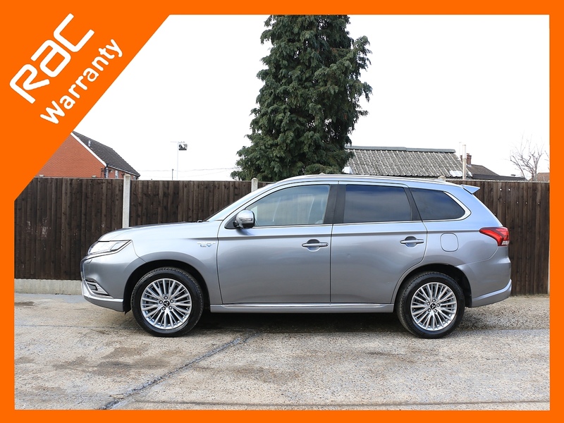 Mitsubishi 2.4H TWINMOTOR 13.8KWH 4H SUV 5DR PETROL PLUG-IN HYBRID CVT 4WD AUTO HEATED SEATS SAT NAV BLUETOOTH APPLE CARPLAY REAR CAMERA 2 OWNERS 92000 MILES SH 72-74 Mitcham Road