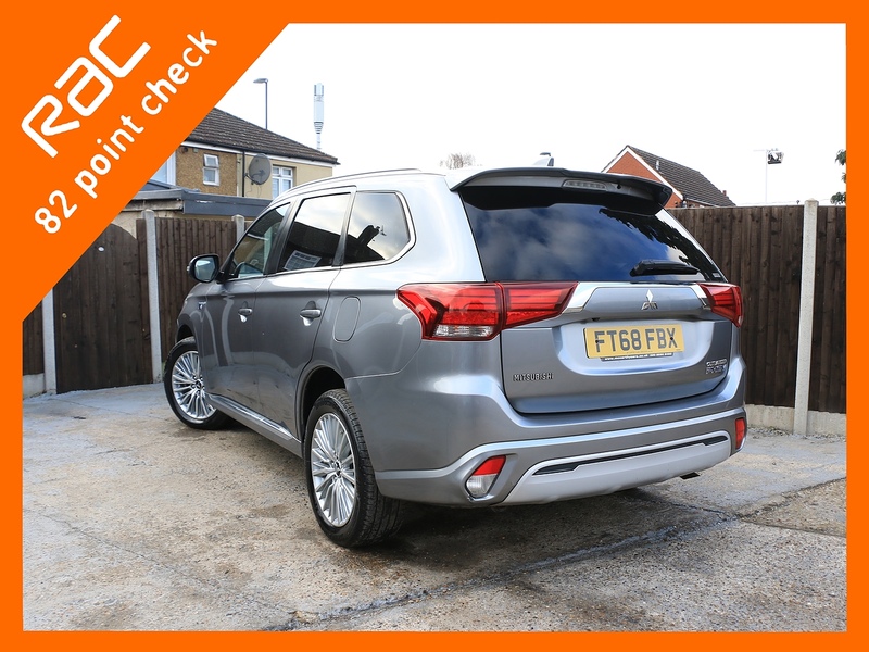 Mitsubishi 2.4H TWINMOTOR 13.8KWH 4H SUV 5DR PETROL PLUG-IN HYBRID CVT 4WD AUTO HEATED SEATS SAT NAV BLUETOOTH APPLE CARPLAY REAR CAMERA 2 OWNERS 92000 MILES SH 72-74 Mitcham Road