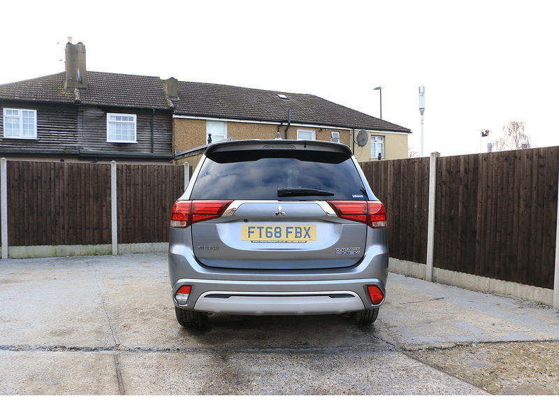 Mitsubishi 2.4H TWINMOTOR 13.8KWH 4H SUV 5DR PETROL PLUG-IN HYBRID CVT 4WD AUTO HEATED SEATS SAT NAV BLUETOOTH APPLE CARPLAY REAR CAMERA 2 OWNERS 92000 MILES SH 72-74 Mitcham Road