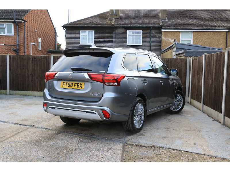 Mitsubishi 2.4H TWINMOTOR 13.8KWH 4H SUV 5DR PETROL PLUG-IN HYBRID CVT 4WD AUTO HEATED SEATS SAT NAV BLUETOOTH APPLE CARPLAY REAR CAMERA 2 OWNERS 92000 MILES SH 72-74 Mitcham Road