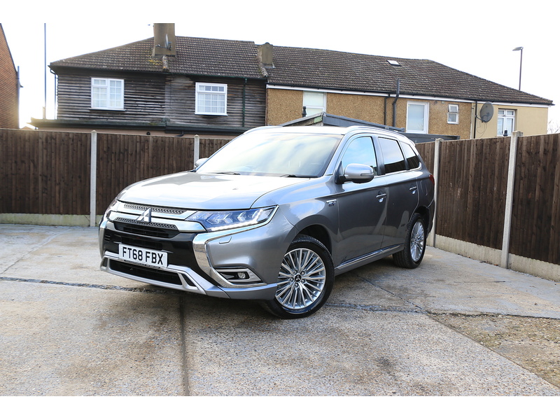 Mitsubishi 2.4H TWINMOTOR 13.8KWH 4H SUV 5DR PETROL PLUG-IN HYBRID CVT 4WD AUTO HEATED SEATS SAT NAV BLUETOOTH APPLE CARPLAY REAR CAMERA 2 OWNERS 92000 MILES SH 72-74 Mitcham Road