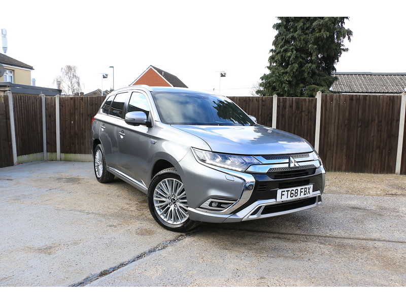 Mitsubishi 2.4H TWINMOTOR 13.8KWH 4H SUV 5DR PETROL PLUG-IN HYBRID CVT 4WD AUTO HEATED SEATS SAT NAV BLUETOOTH APPLE CARPLAY REAR CAMERA 2 OWNERS 92000 MILES SH 72-74 Mitcham Road