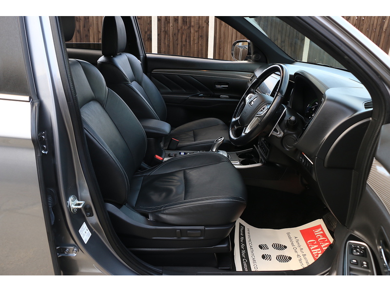 Mitsubishi 2.4H TWINMOTOR 13.8KWH 4H SUV 5DR PETROL PLUG-IN HYBRID CVT 4WD AUTO HEATED SEATS SAT NAV BLUETOOTH APPLE CARPLAY REAR CAMERA 2 OWNERS 92000 MILES SH 72-74 Mitcham Road