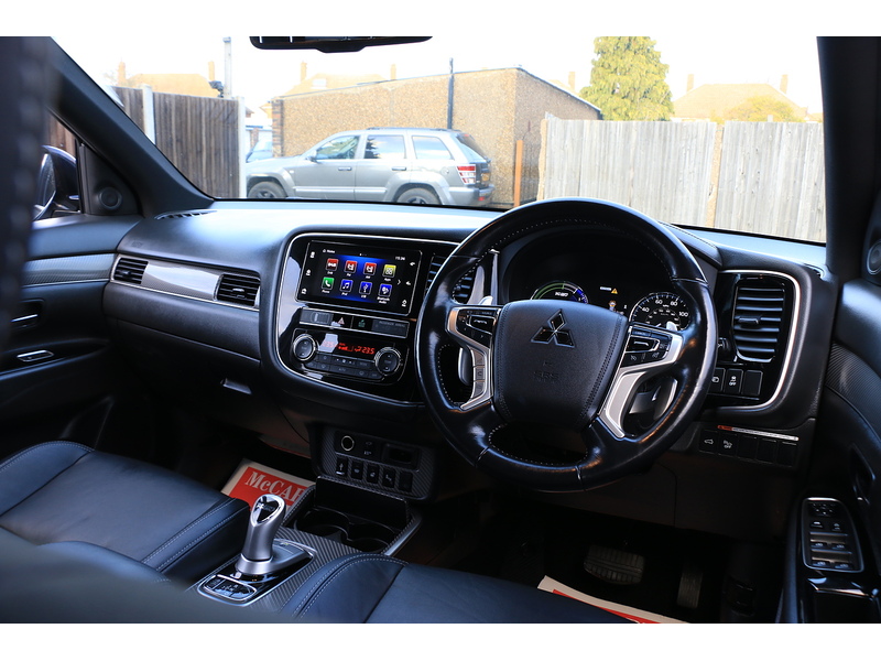 Mitsubishi 2.4H TWINMOTOR 13.8KWH 4H SUV 5DR PETROL PLUG-IN HYBRID CVT 4WD AUTO HEATED SEATS SAT NAV BLUETOOTH APPLE CARPLAY REAR CAMERA 2 OWNERS 92000 MILES SH 72-74 Mitcham Road
