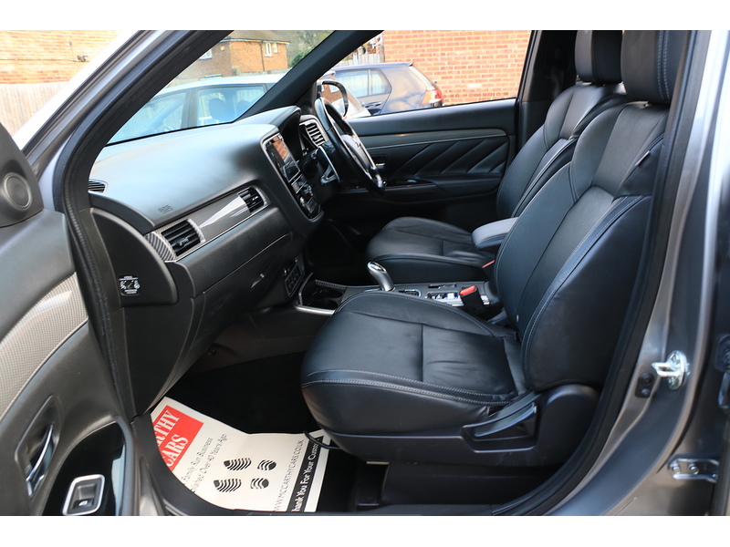 Mitsubishi 2.4H TWINMOTOR 13.8KWH 4H SUV 5DR PETROL PLUG-IN HYBRID CVT 4WD AUTO HEATED SEATS SAT NAV BLUETOOTH APPLE CARPLAY REAR CAMERA 2 OWNERS 92000 MILES SH 72-74 Mitcham Road