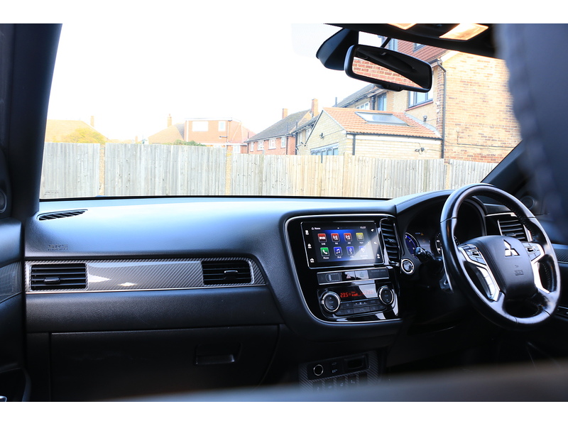Mitsubishi 2.4H TWINMOTOR 13.8KWH 4H SUV 5DR PETROL PLUG-IN HYBRID CVT 4WD AUTO HEATED SEATS SAT NAV BLUETOOTH APPLE CARPLAY REAR CAMERA 2 OWNERS 92000 MILES SH 72-74 Mitcham Road