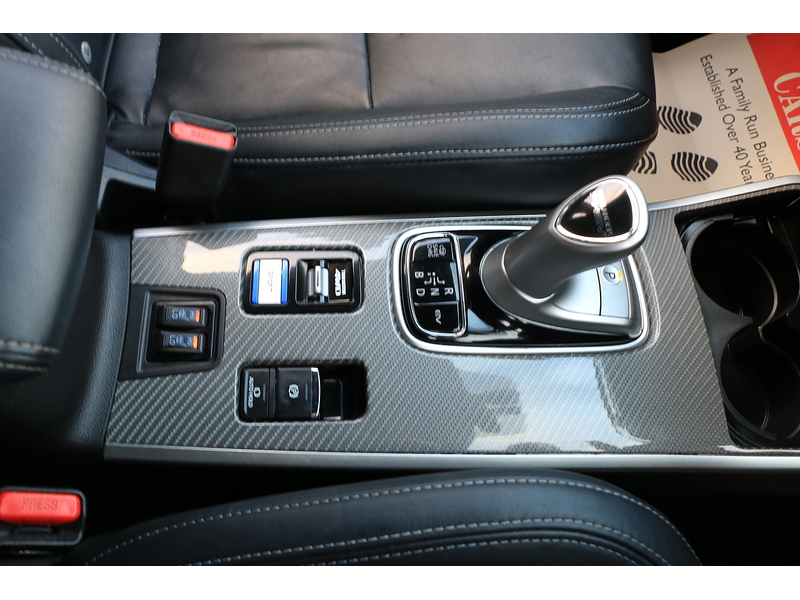 Mitsubishi 2.4H TWINMOTOR 13.8KWH 4H SUV 5DR PETROL PLUG-IN HYBRID CVT 4WD AUTO HEATED SEATS SAT NAV BLUETOOTH APPLE CARPLAY REAR CAMERA 2 OWNERS 92000 MILES SH 72-74 Mitcham Road