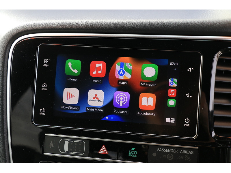 Mitsubishi 2.4H TWINMOTOR 13.8KWH 4H SUV 5DR PETROL PLUG-IN HYBRID CVT 4WD AUTO HEATED SEATS SAT NAV BLUETOOTH APPLE CARPLAY REAR CAMERA 2 OWNERS 92000 MILES SH 72-74 Mitcham Road