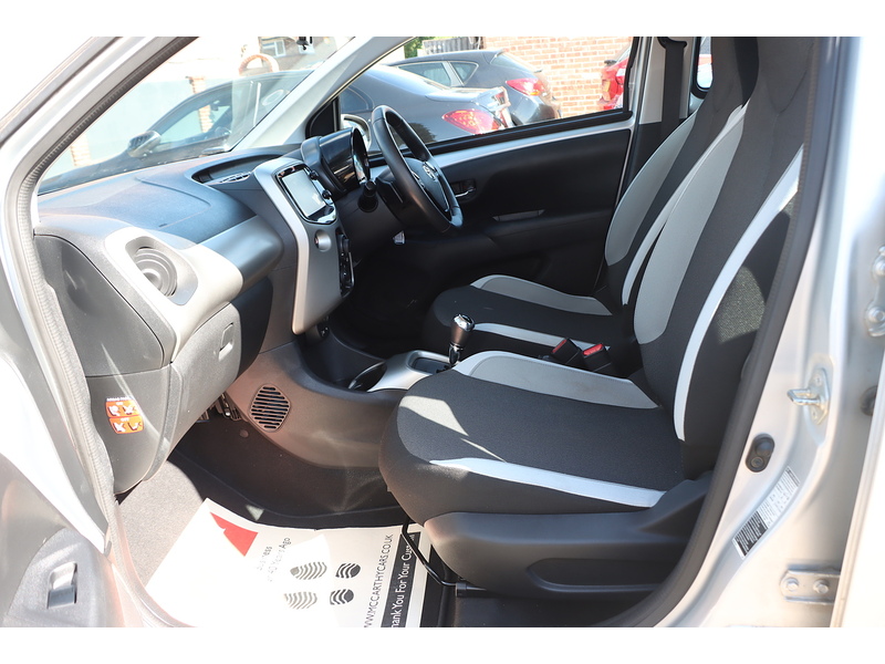 Toyota 1.0 VVT-I X-PLAY HATCHBACK 5DR PETROL X-SHIFT AUTO BLUETOOTH STEREO REAR CAMERA PARKING AIDS 2 OWNERS SAME OWNER FOR 7 YEARS 14000 MILES SH £20 TO TAX 72-74 Mitcham Road