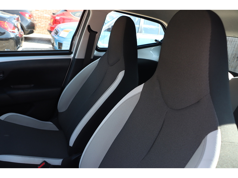Toyota 1.0 VVT-I X-PLAY HATCHBACK 5DR PETROL X-SHIFT AUTO BLUETOOTH STEREO REAR CAMERA PARKING AIDS 2 OWNERS SAME OWNER FOR 7 YEARS 14000 MILES SH £20 TO TAX 72-74 Mitcham Road