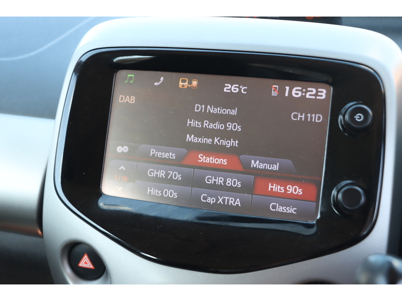 Toyota 1.0 VVT-I X-PLAY HATCHBACK 5DR PETROL X-SHIFT AUTO BLUETOOTH STEREO REAR CAMERA PARKING AIDS 2 OWNERS SAME OWNER FOR 7 YEARS 14000 MILES SH £20 TO TAX 72-74 Mitcham Road