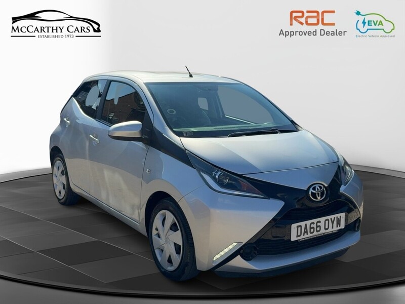 Toyota 1.0 VVT-I X-PLAY HATCHBACK 5DR PETROL X-SHIFT AUTO BLUETOOTH STEREO REAR CAMERA PARKING AIDS 2 OWNERS SAME OWNER FOR 7 YEARS 14000 MILES SH £20 TO TAX 72-74 Mitcham Road