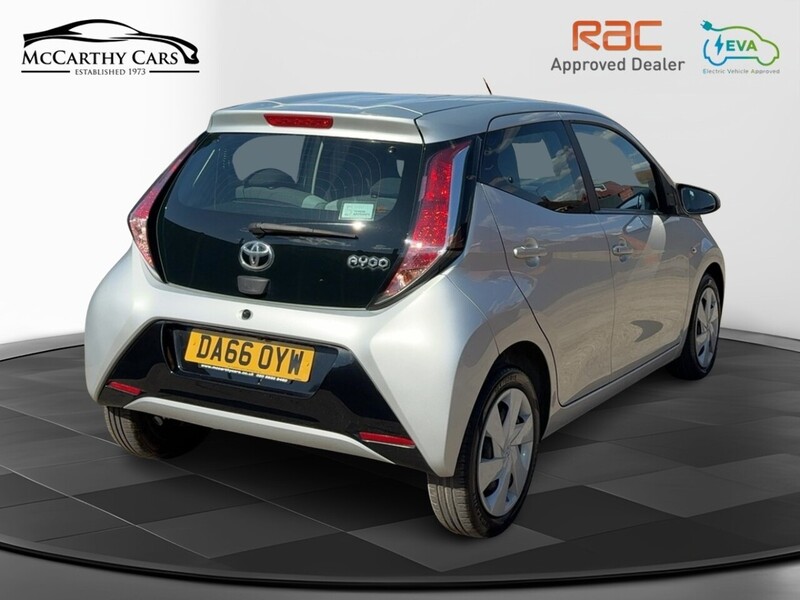 Toyota 1.0 VVT-I X-PLAY HATCHBACK 5DR PETROL X-SHIFT AUTO BLUETOOTH STEREO REAR CAMERA PARKING AIDS 2 OWNERS SAME OWNER FOR 7 YEARS 14000 MILES SH £20 TO TAX 72-74 Mitcham Road