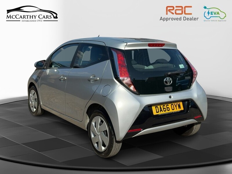 Toyota 1.0 VVT-I X-PLAY HATCHBACK 5DR PETROL X-SHIFT AUTO BLUETOOTH STEREO REAR CAMERA PARKING AIDS 2 OWNERS SAME OWNER FOR 7 YEARS 14000 MILES SH £20 TO TAX 72-74 Mitcham Road