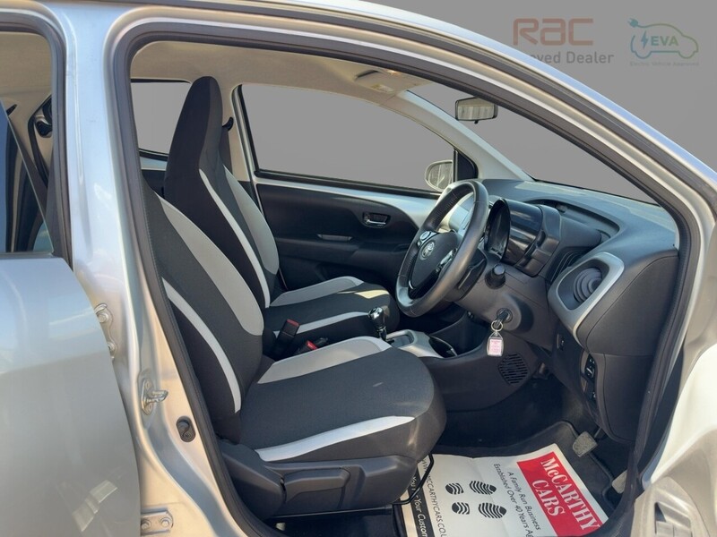 Toyota 1.0 VVT-I X-PLAY HATCHBACK 5DR PETROL X-SHIFT AUTO BLUETOOTH STEREO REAR CAMERA PARKING AIDS 2 OWNERS SAME OWNER FOR 7 YEARS 14000 MILES SH £20 TO TAX 72-74 Mitcham Road