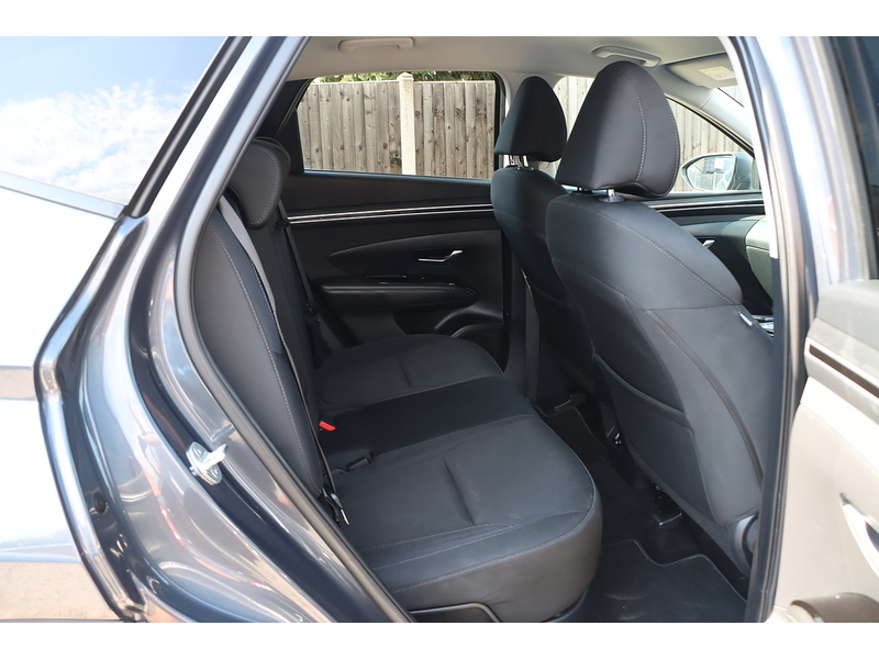 Hyundai 1.6 H T-GDI PREMIUM SUV 5DR PETROL HYBRID AUTO HEATED SEATS SAT NAV BLUETOOTH APPLE CARPLAY REAR CAMERA PARKING AIDS 1 OWNER FROM NEW 38000 MILES FSH 72-74 Mitcham Road