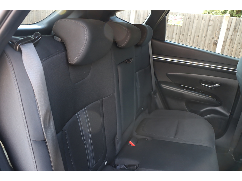 Hyundai 1.6 H T-GDI PREMIUM SUV 5DR PETROL HYBRID AUTO HEATED SEATS SAT NAV BLUETOOTH APPLE CARPLAY REAR CAMERA PARKING AIDS 1 OWNER FROM NEW 38000 MILES FSH 72-74 Mitcham Road