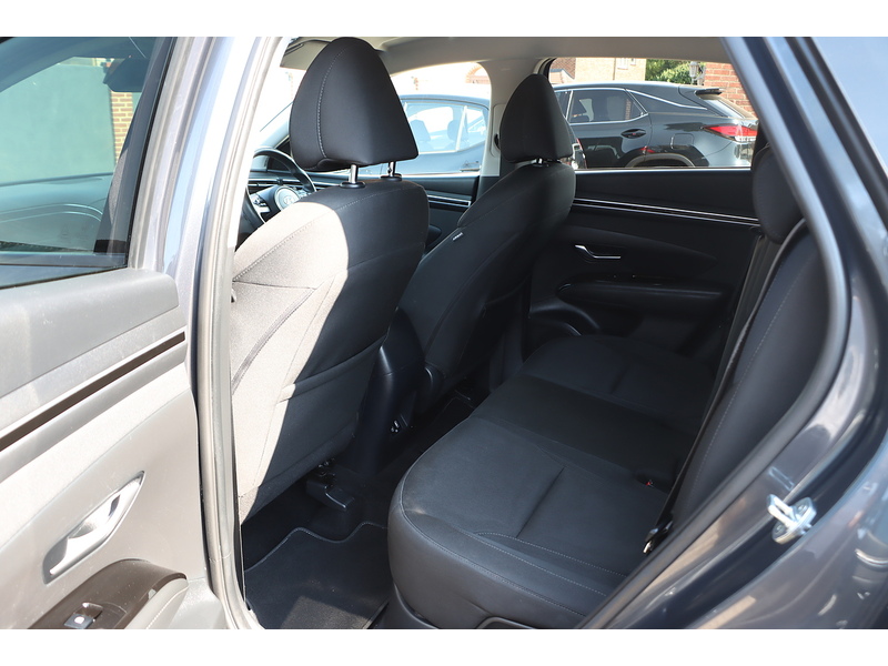 Hyundai 1.6 H T-GDI PREMIUM SUV 5DR PETROL HYBRID AUTO HEATED SEATS SAT NAV BLUETOOTH APPLE CARPLAY REAR CAMERA PARKING AIDS 1 OWNER FROM NEW 38000 MILES FSH 72-74 Mitcham Road